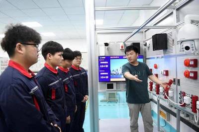 大力發(fā)展職業(yè)教育 服務(wù)經(jīng)濟高質(zhì)量發(fā)展與技術(shù)推廣